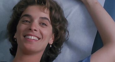 ഒരു ബസ്റ്റി ഭാര്യയുടെ മുന്നിൽ ഒരു സുന്ദരിയായ നായികയെ ഫക്ക് ചെയ്യുക