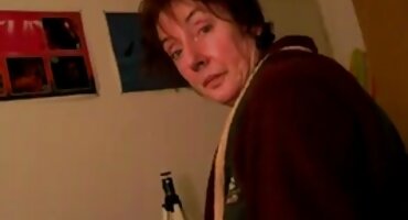 എന്തൊരു കിടപ്പുമുറി, എന്തൊരു കുളിര് - നില്ക്കുമ്പോള് മാത്രം