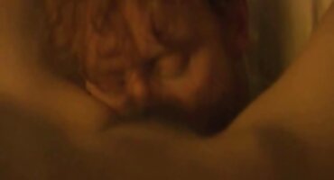 ടാറ്റൂ ചെയ്ത മസാജർ ചൂടുള്ള ലൈംഗികത കൊണ്ട് സുന്ദരിയെ സന്തോഷിപ്പിച്ചു.