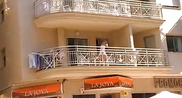 സ്ലിറ്റ് യുവ ഏഷ്യൻ-അവൾ എക്സ്റ്റാറ്റിക് ആണ്