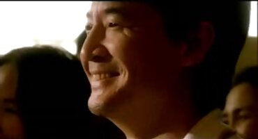 ഒരു വലിയ കോഴി മേൽ ചാടി