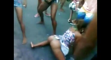 ഹണി നട്ട് ഒരു സൂപ്പർ-ഹോട്ട് ഫക്ക്-എ-തോൺ