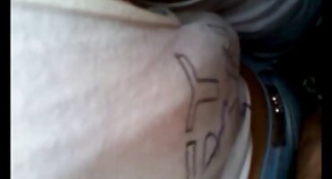 കിടക്കയിൽ രണ്ട് ലെസ്ബിയൻമാർ പരസ്പരം ഇഷ്ടപ്പെടുന്നു