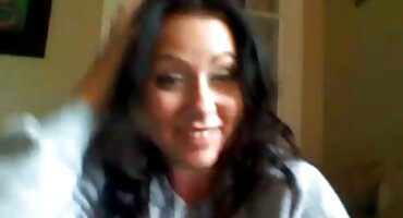 രണ്ട് സുന്ദരിമാർ ക്ലയന്റിന് പോയിന്റ് നൽകുന്നു