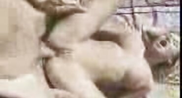 നാണമില്ലാതെ ഒരു സുഹൃത്തിന്റെ മുന്നിൽ രണ്ട് ദ്വാരങ്ങളും വിരൽചൂണ്ടുന്നു