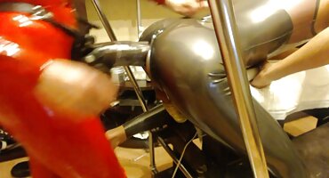 വീട്ടിലെ ഫക്ക് ശേഷം ജ്യൂസി കം ഉപയോഗിച്ച് ശക്തിപ്പെടുത്തി