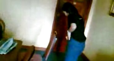 വെളുത്തുള്ളി ഒരു ഡില്ഡോ ഉപയോഗിച്ച് ഹുഡ് സ്വാധീനിക്കുന്നു