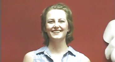 വെറും എണ്ണ ഉപയോഗിച്ച് കഴുതയെ സ്മിയർ പിന്നെ ഒരു വലിയ കോഴി