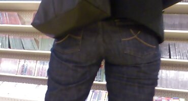 അടുക്കളയിൽ വളർത്തുമകൻ നഗ്നനാക്കി വലിയ മുലകൾ സ്ത്രീ