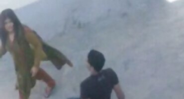 റീഡർ ഇരുണ്ട മുടി ലൈബ്രേറിയൻ നാറി ഒരു കൊഴുപ്പ് ബോൾട്ട് ആണ്