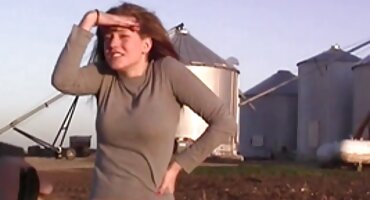 പിക്കപ്പ് പൂക്കൾ ഒരു പൂച്ചെണ്ട് കൊണ്ട് പെൺകുട്ടിയെ വശീകരിച്ചു പുസ്സി