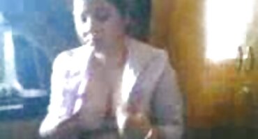 ക്ലാസ്സിലെ യുവാവ് സഖാവിന്റെ ലിംഗം മിനുക്കി