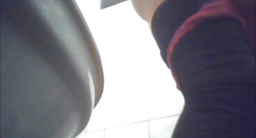 ആ സ്ത്രീ അനലോഗ് ദ്വാരത്തിൽ ഏകദേശം ഫക്ക് സമ്മതിച്ചു