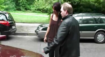 പരിശീലനത്തിന് ശേഷം, ഡെസ്ബിയാനകൾ അവരുടെ പുസികൾ നക്കുന്നു