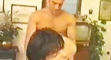 കാമുകൻ കാമുകനെ കുണ്ണയിൽ പിടിച്ചു കുലുക്കി.