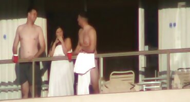 യുവ ശരീരം ഗാഗ് അവന്റെ ലിംഗം പുസ്സിയിൽ കുടുങ്ങി