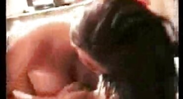 പെട്ടെന്ന് ഒരു കറുത്ത കോഴിയിൽ നിന്ന് കഴുത