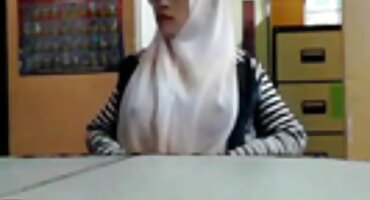 റഷ്യയിൽ നിന്നുള്ള ചൂടുള്ള പെൺകുട്ടി ഔട്ട്ഡോർ സെക്സ് സ്നേഹിക്കുന്നു