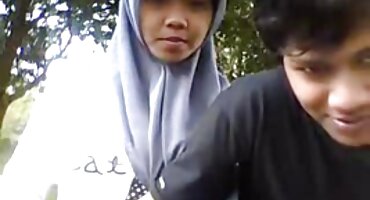 മുലാട്ടോ ഓൺ മസാജ് കുമ്മായം നിന്ന് മാസ്റ്റർ അംഗം സമനിരപ്പുണ്ടാക്കുക