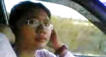 ഒരു കൂട്ടം പുരുഷന്മാരാൽ നാശം പിടിച്ച വെളുത്ത പെൺകുട്ടി